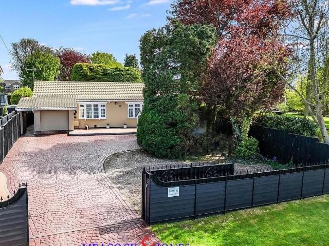 4 bedroom detached bungalow for sale
