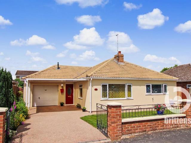 4 bedroom detached bungalow for sale
