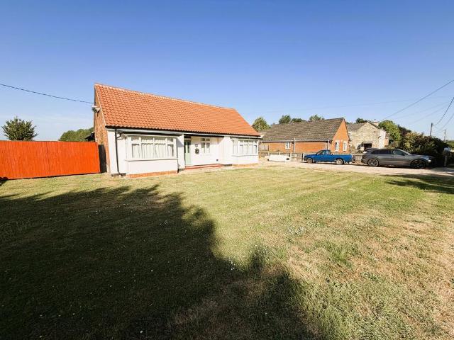 4 bedroom detached bungalow for sale