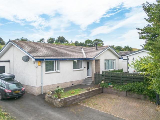 4 bedroom detached bungalow for sale