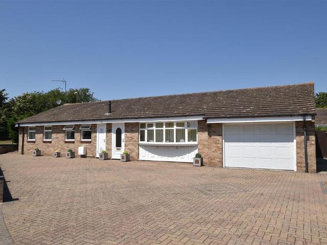 4 bedroom detached bungalow for sale