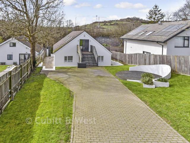 4 bedroom detached bungalow for sale