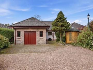 4 bedroom detached bungalow for sale