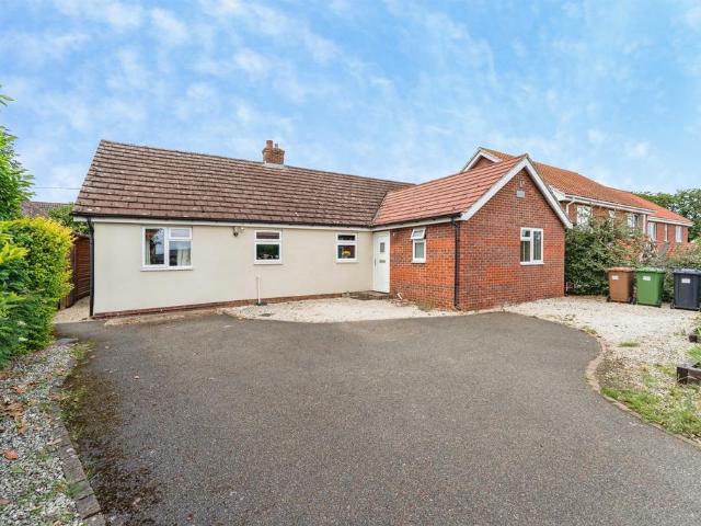 4 bedroom detached bungalow for sale
