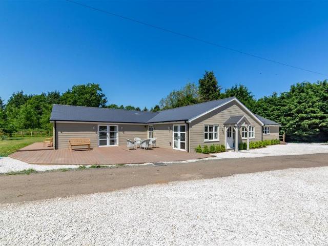 4 bedroom detached bungalow for sale