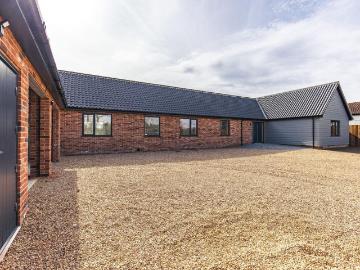 Breckland, East of England - Garden, Parking