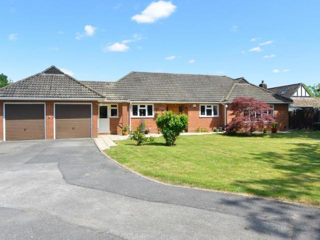 4 bedroom detached bungalow for sale