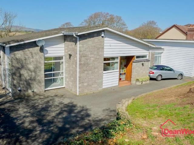 4 bedroom detached bungalow for sale