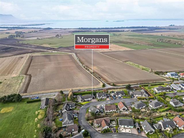 4 bedroom detached bungalow for sale