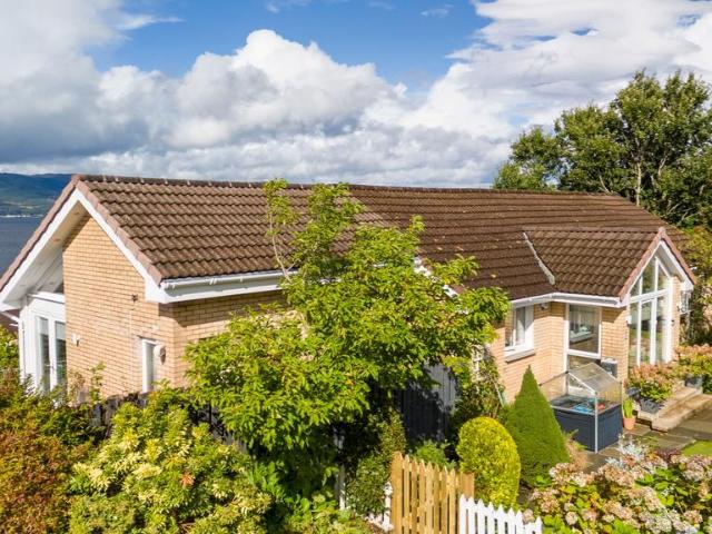 4 bedroom detached bungalow for sale