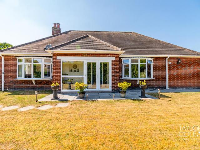 4 bedroom detached bungalow for sale