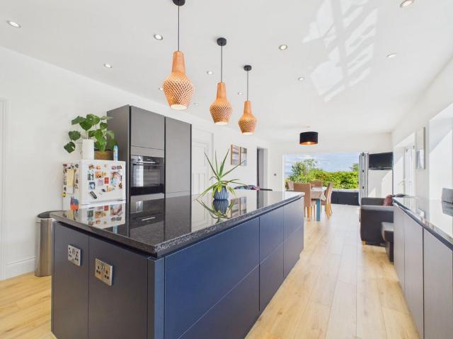 4 bedroom detached bungalow for sale