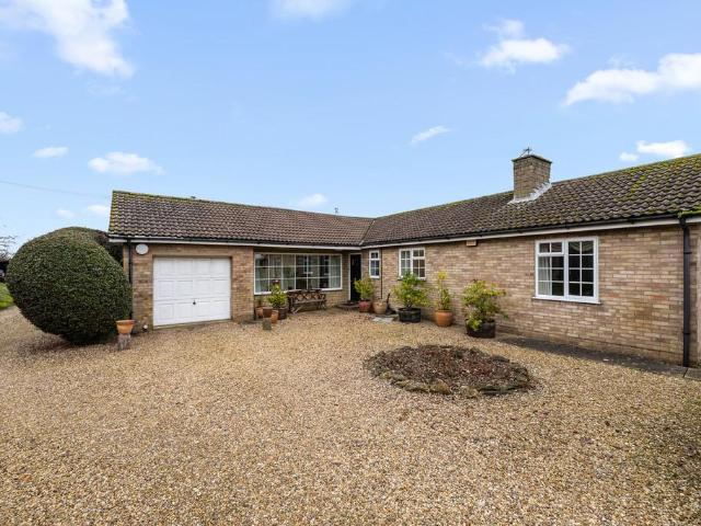 4 bedroom detached bungalow for sale