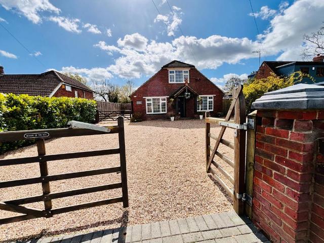 4 bedroom detached bungalow for sale
