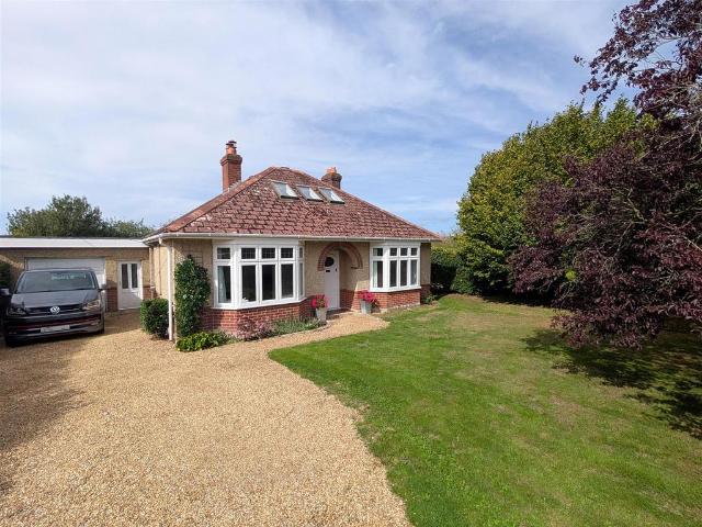 4 bedroom detached bungalow for sale