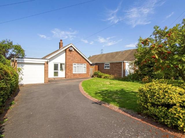 4 bedroom detached bungalow for sale