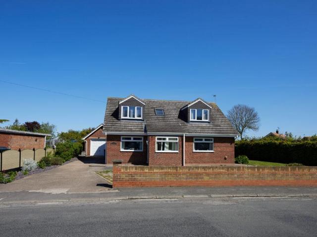 4 bedroom detached bungalow for sale