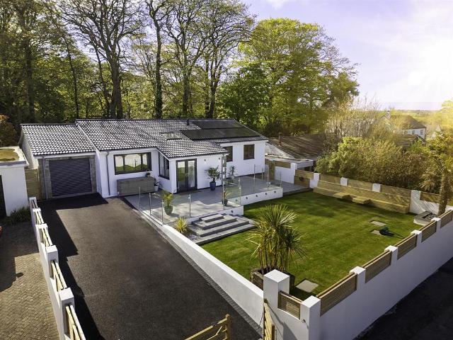 4 bedroom detached bungalow for sale