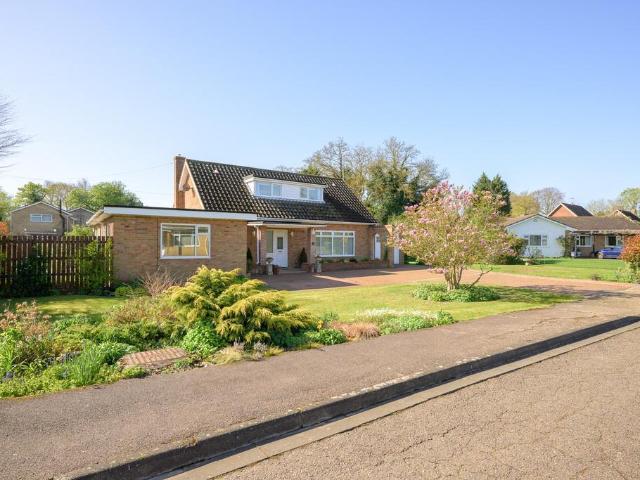 4 bedroom detached bungalow for sale