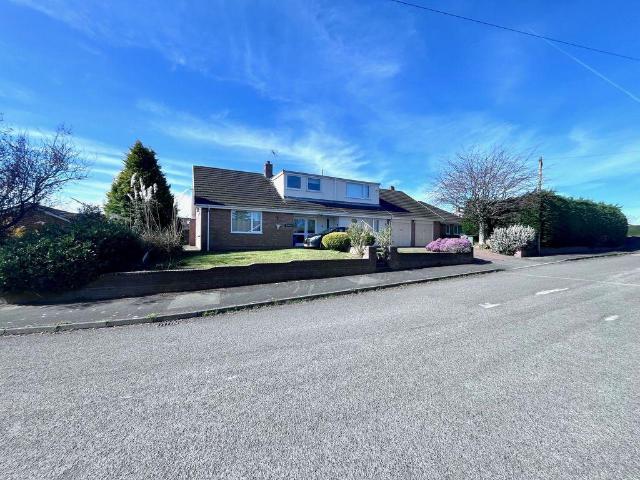 4 bedroom detached bungalow for sale
