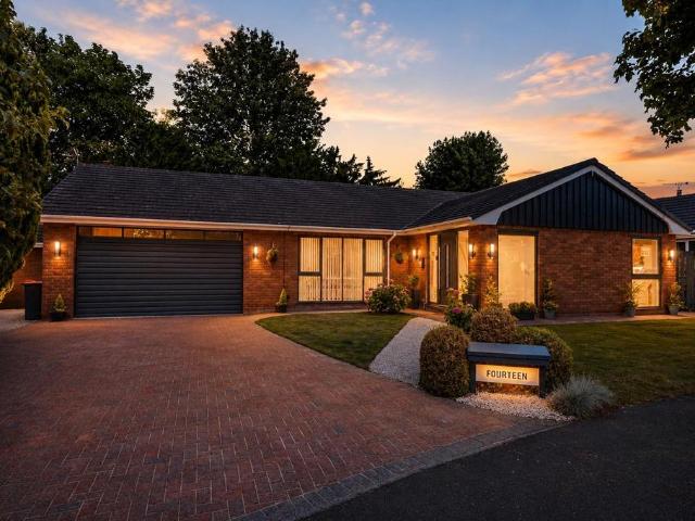 4 bedroom detached bungalow for sale