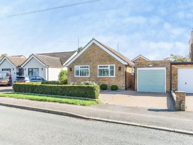 4 bedroom detached bungalow for sale