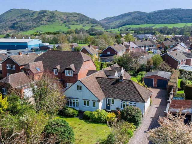 4 bedroom detached bungalow for sale