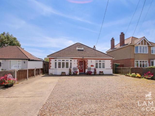 4 bedroom detached bungalow for sale