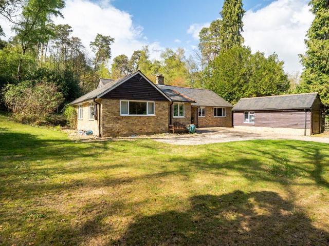 4 bedroom detached bungalow for sale
