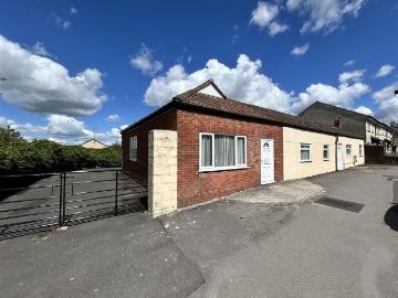 4 bedroom detached bungalow for sale
