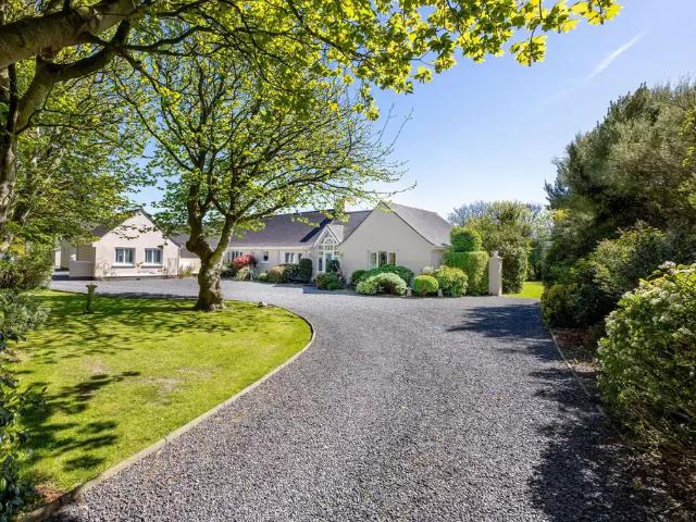 4 bedroom detached bungalow for sale