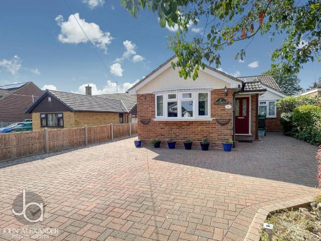 4 bedroom detached bungalow for sale