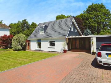 4 bedroom detached bungalow for sale