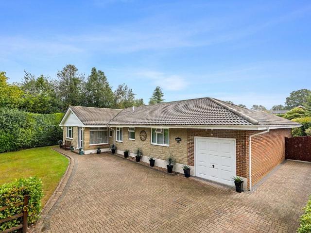 4 bedroom detached bungalow for sale