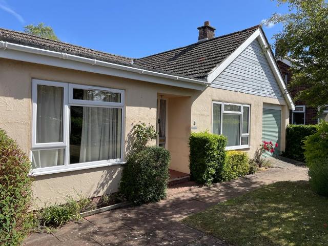 4 bedroom detached bungalow for sale