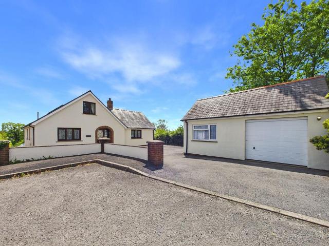 4 bedroom detached bungalow for sale
