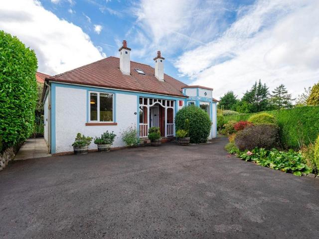 4 bedroom detached bungalow for sale