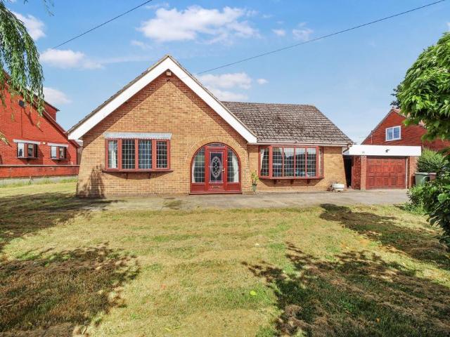 4 bedroom detached bungalow for sale