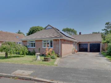 4 bedroom detached bungalow for sale