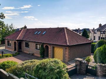 4 bedroom detached bungalow for sale