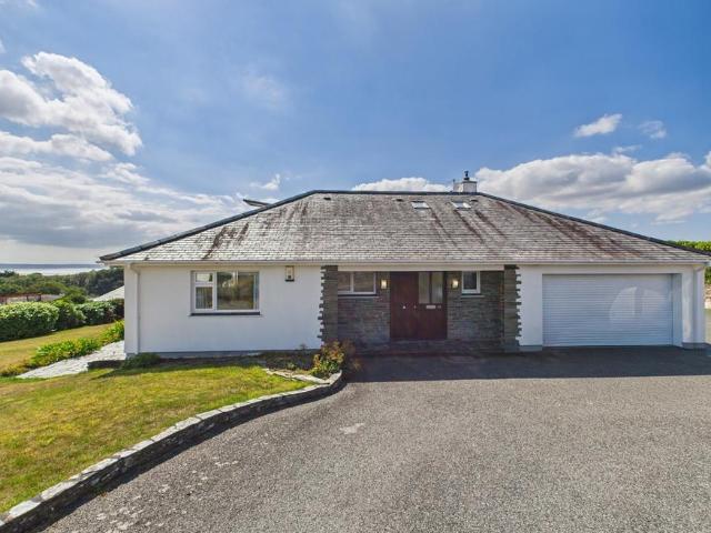 4 bedroom detached bungalow for sale