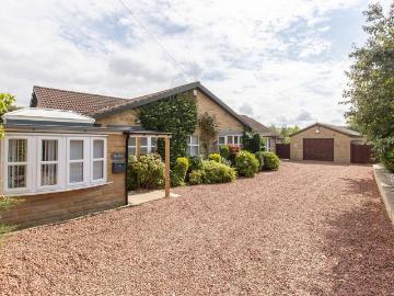 4 bedroom detached bungalow for sale