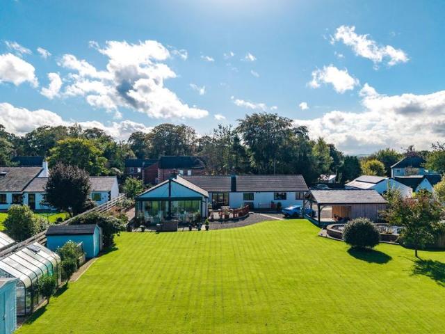 4 bedroom detached bungalow for sale