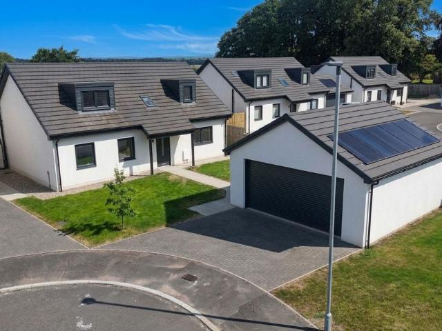 4 bedroom detached bungalow for sale