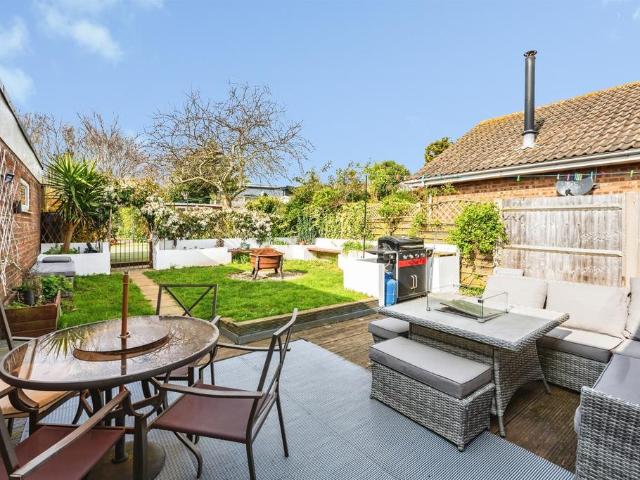 4 bedroom detached bungalow for sale