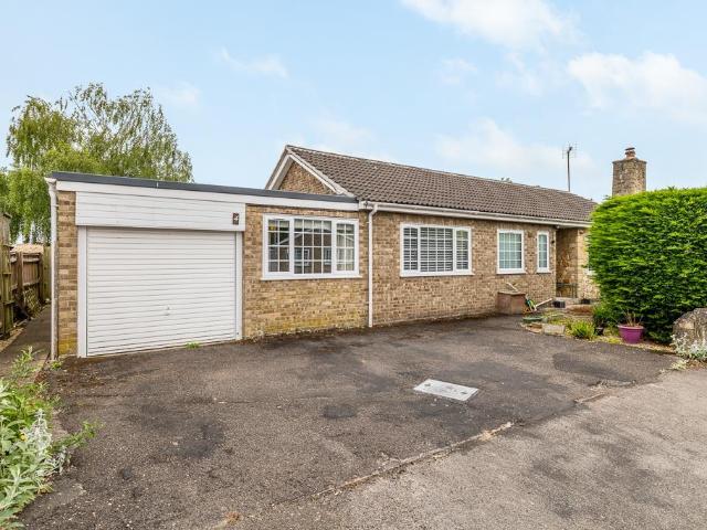 4 bedroom detached bungalow for sale