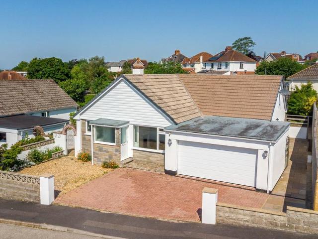 4 bedroom detached bungalow for sale
