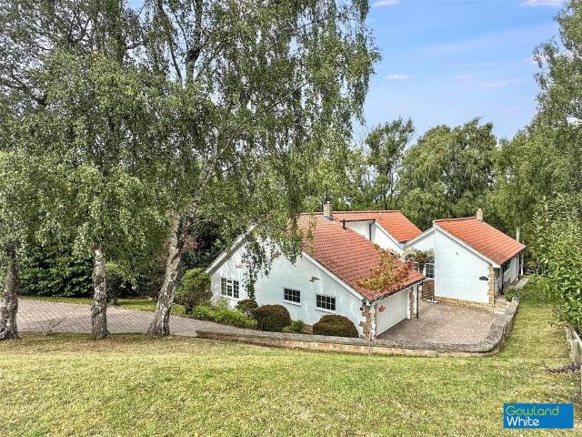4 bedroom detached bungalow for sale