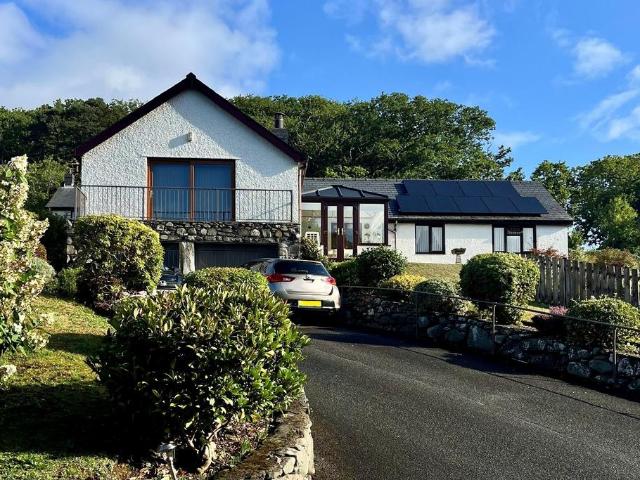 4 bedroom detached bungalow for sale