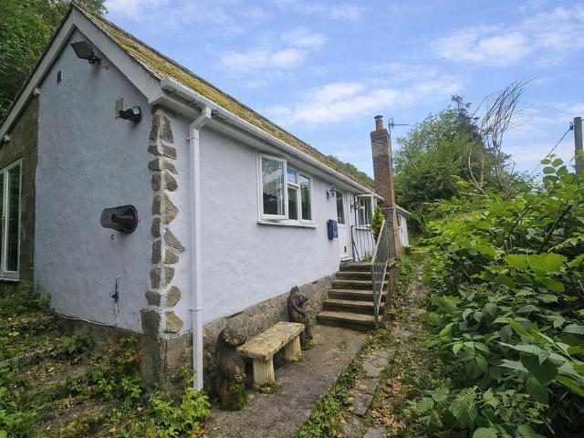 4 bedroom detached bungalow for sale